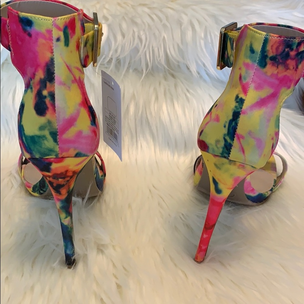 Beautiful Floral Spring Heels - Picture 2 of 6